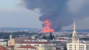 Incendio de gran magnitud en Alcalá visto desde Sevilla out-0-182