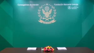 Convenio entre el Consejo y la Fundación Bancaria Unicaja para el II Congreso Internacional de Hermandades y Piedad Popular out-0-402