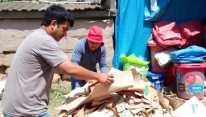 Joven se compromete a instalar papeleras y recoger basura en Tres Mil Viviendas out-0-472