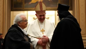 Encuentro emotivo entre el Papa León XIV, Arzobispo de Sevilla y Esperanza de Triana out-0-92